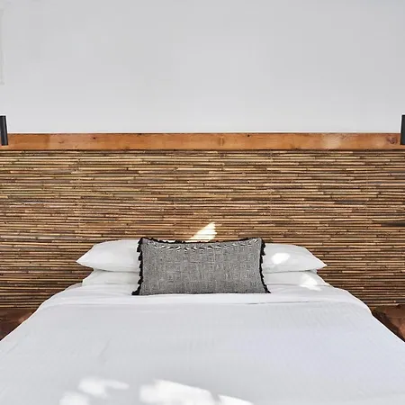 Almyra Strand Paraga